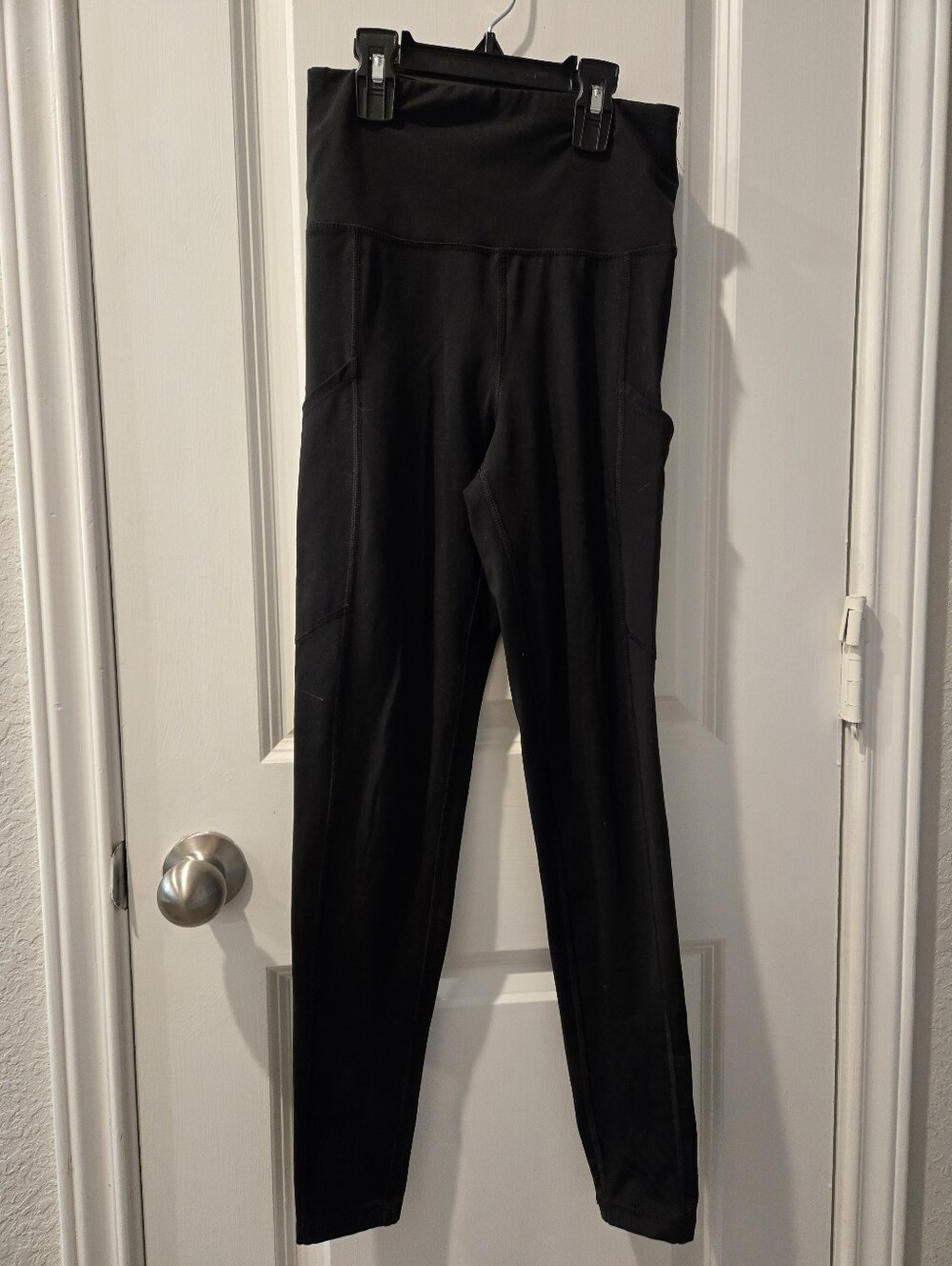 Women's American Eagle Black "The Everything Pocket Legging". Small.